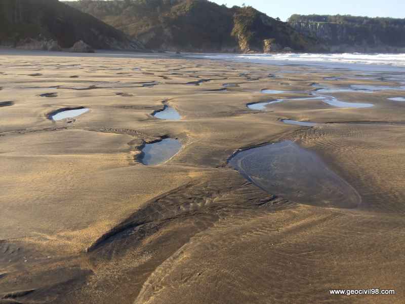 Formas sedimentarias en la playa de Otur